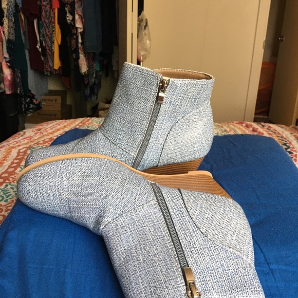 Women Ankle Boots - Picture 4 of 6